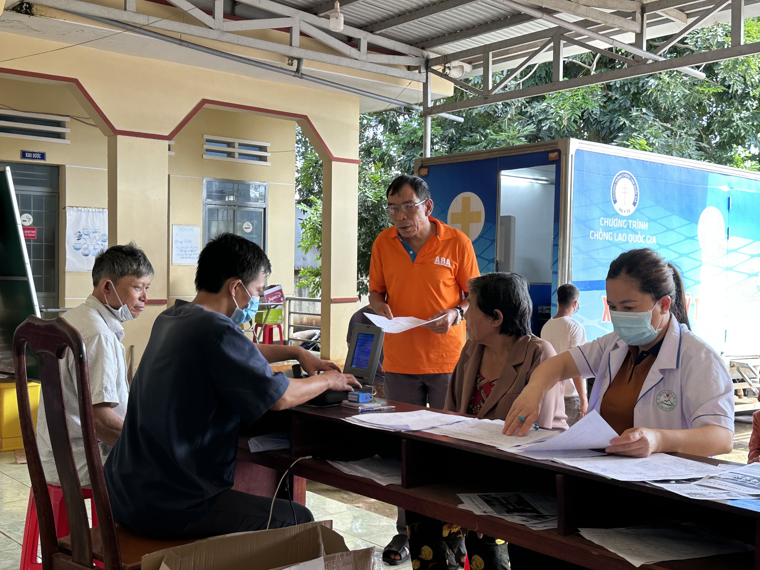 Khám lưu động sàng lọc, chủ động phát hiện bệnh lao miễn phí ở địa bàn xã Cư Suê