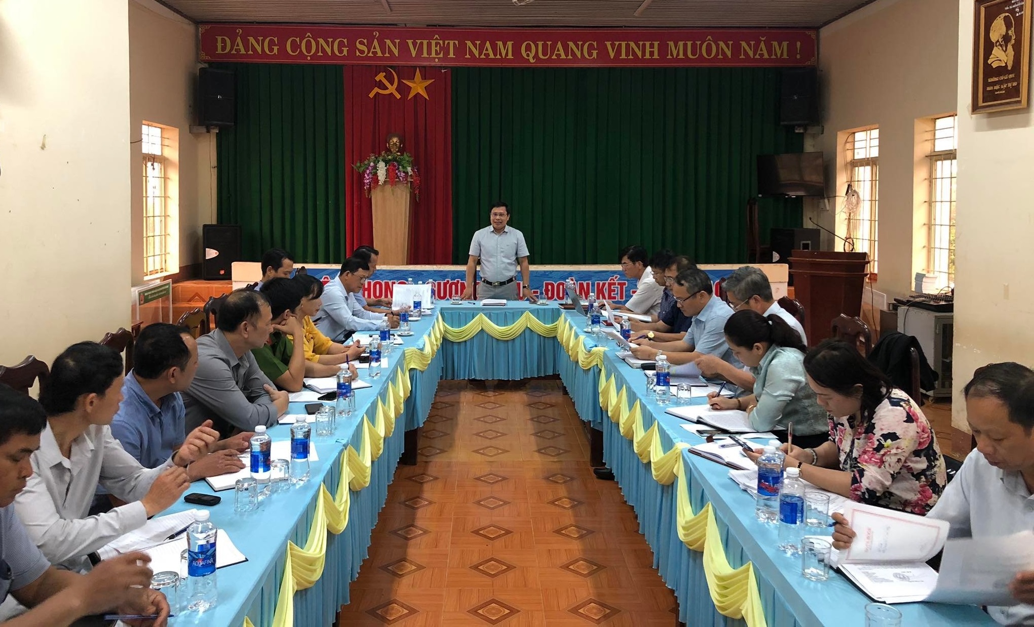 Đoàn công tác của UBND huyện làm việc với xã Ea M'dróh