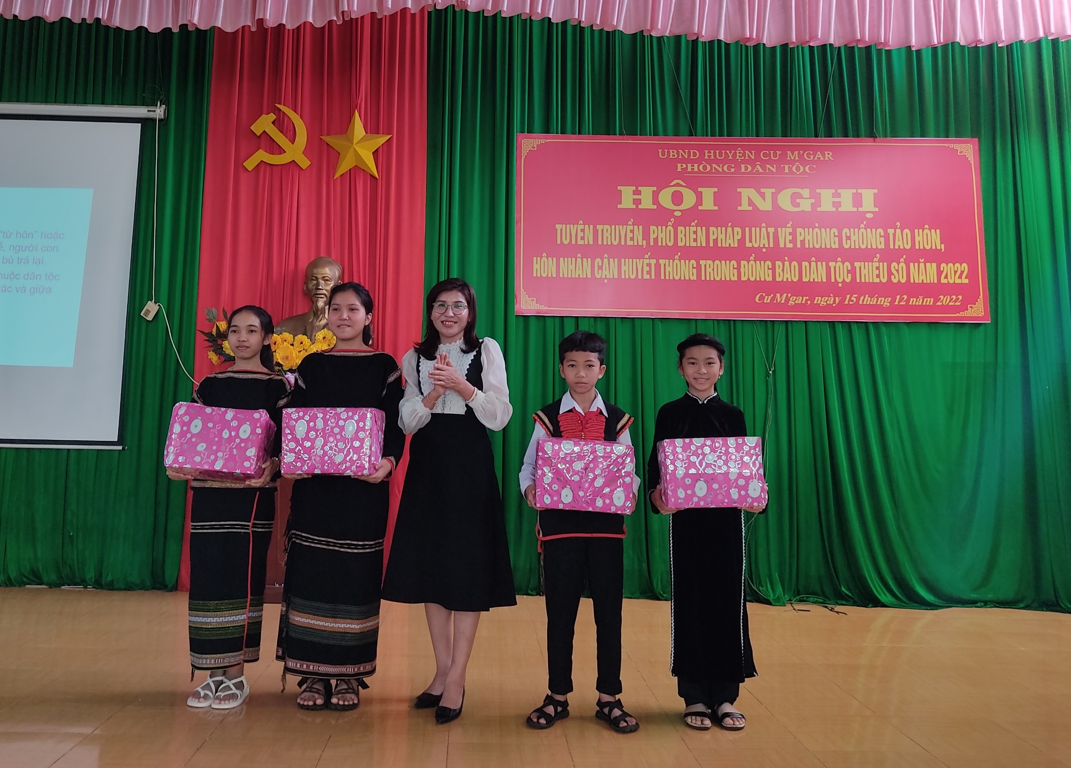 Tuyên truyền, phổ biến kiến thức phòng chống tảo hôn, hôn nhân cận huyết thống trong đồng bào dân tộc thiểu số tại trường Phổ thông Dân tộc Nội trú – THCS huyện Čư M'gar