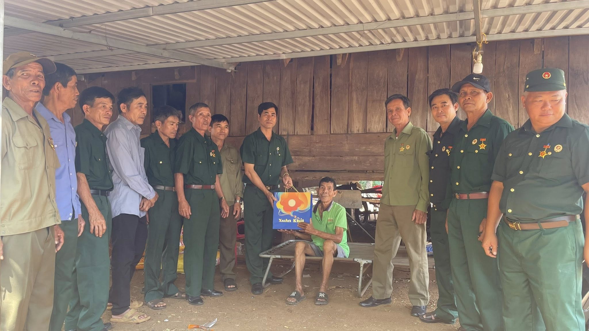 HỘI CỰU CHIẾN BINH XÃ CƯ M’GAR, THĂM TẶNG QUÀ HỘI VIÊN NHÂN DỊP LỄ 30/4