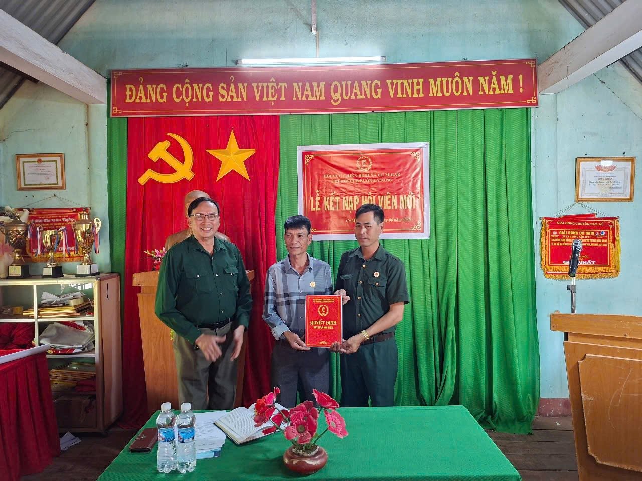 CHI HỘI CỰU CHIẾN BINH BUÔN EA SANG TỔ CHỨC SƠ KẾT CÔNG TÁC HỘI 6 THÁNG ĐẦU NĂM 2026 VÀ KẾT NẠP HỘI VIÊN MỚI