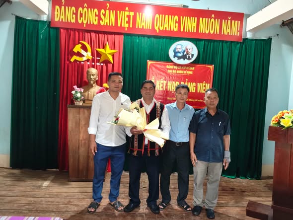 Chúc mừng Chi bộ buôn H'ring có thêm đảng viên mới. Một ngày thật đặc biệt, thứ Sáu ngày 26 tháng 6 năm 2026!