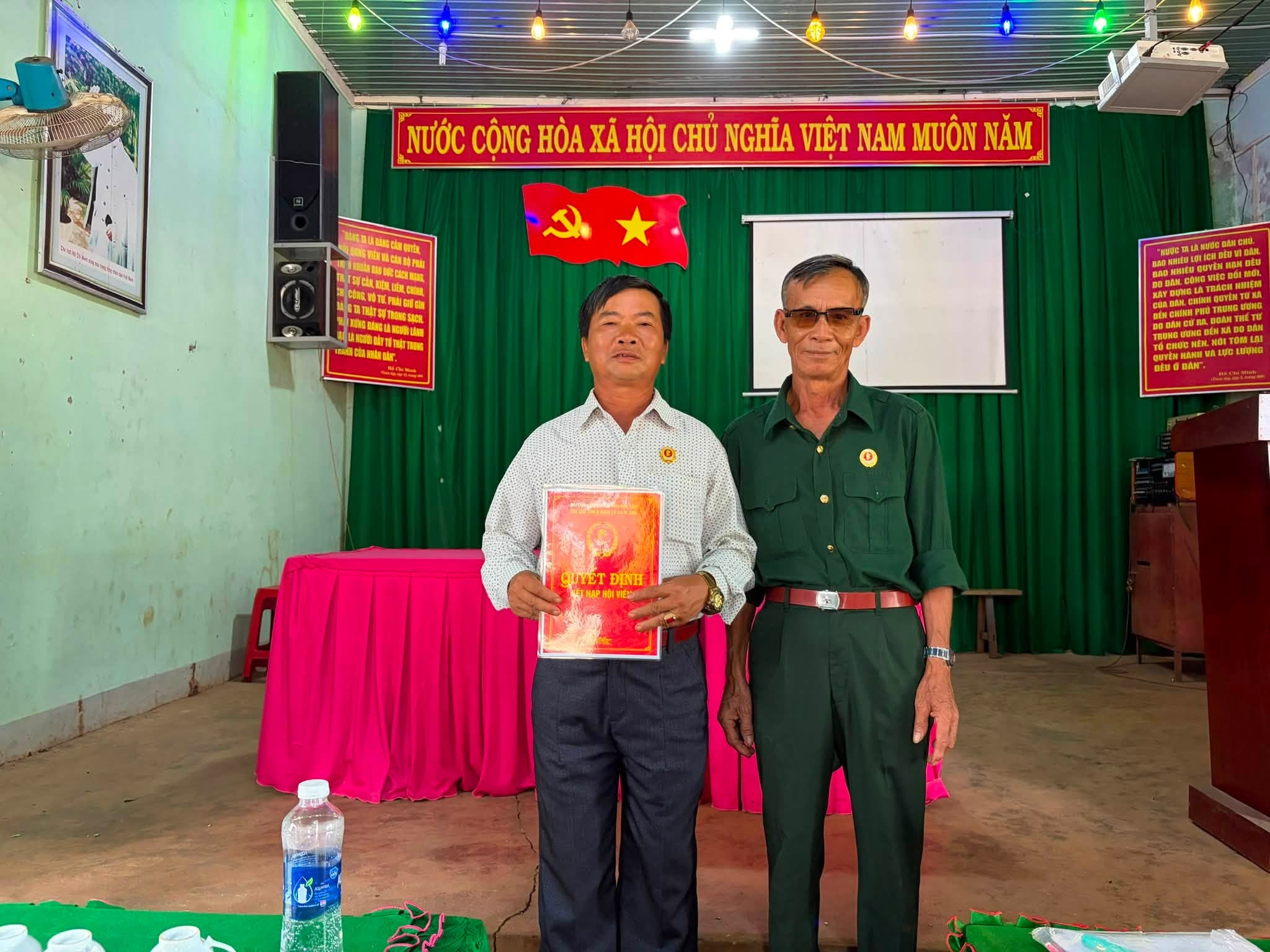 CHI HỘI CỰU CHIẾN BINH THÔN THỊNH PHÁT TỔ CHỨC KẾT NẠP HỘI VIÊN MỚI VÀ TRIỂN KHAI CÔNG TÁC CHUẨN BỊ BÀN GIAO SAU SÁP NHẬP