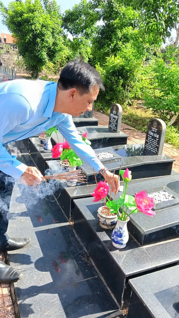 XÃ CƯ M’GAR: TỔ CHỨC ĐOÀN DÂNG HƯƠNG, VIẾNG NGHĨA TRANG LIỆT SĨ NHÂN KỶ NIỆM 79 NĂM NGÀY THƯƠNG BINH - LIỆT SĨ (27/7/1947 – 27/7/2026)