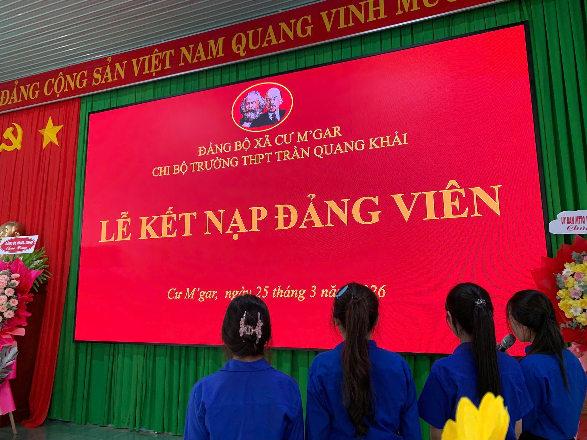 TUỔI TRẺ CƯ M’GAR VINH DỰ ĐỨNG VÀO HÀNG NGŨ CỦA ĐẢNG